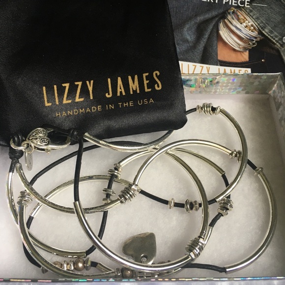 ☘️Lizzy James Heart Charm Wrap Bracelet☘️ - Picture 2 of 6